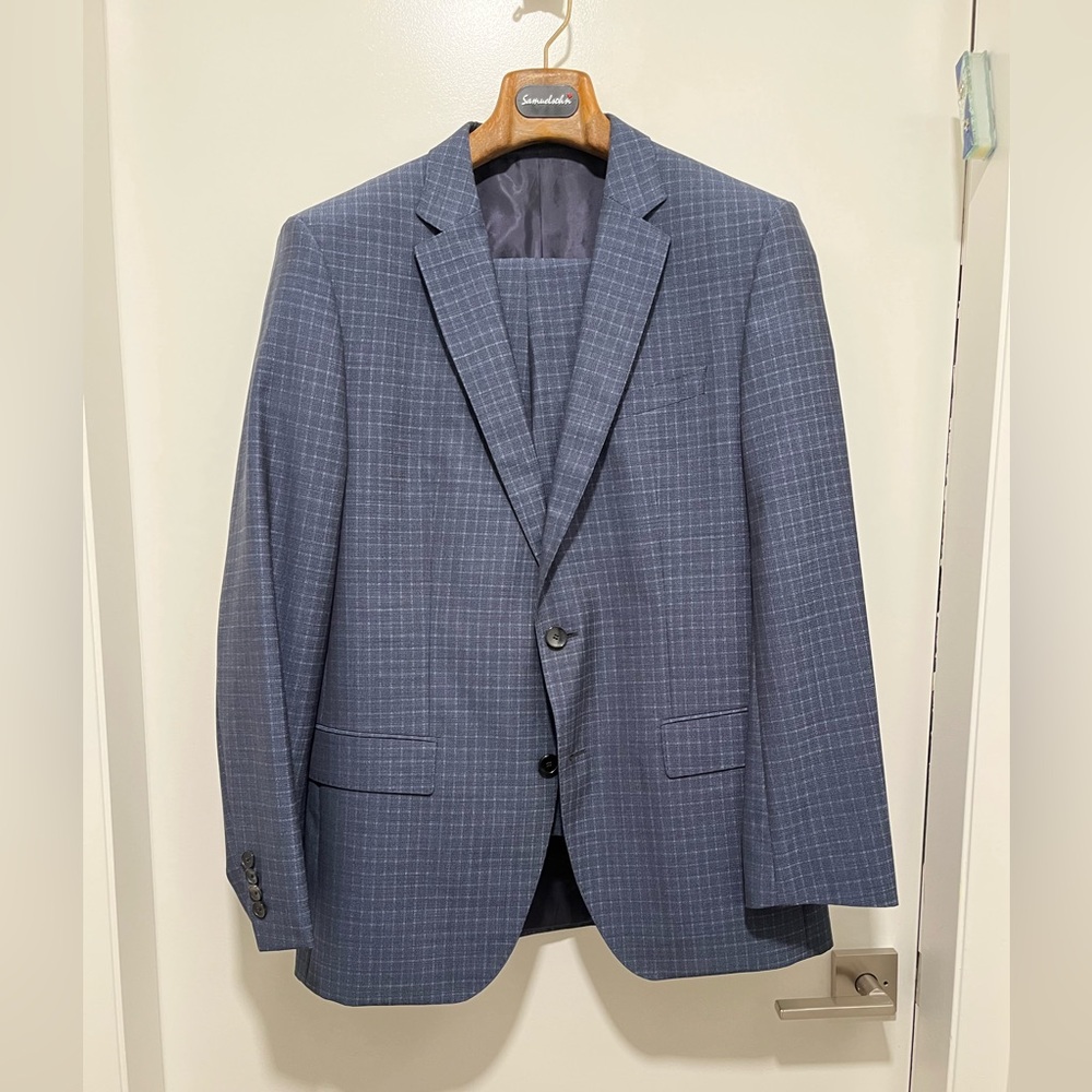 HUGO BOSS — Virgin Wool Two-Piece Suit 42R